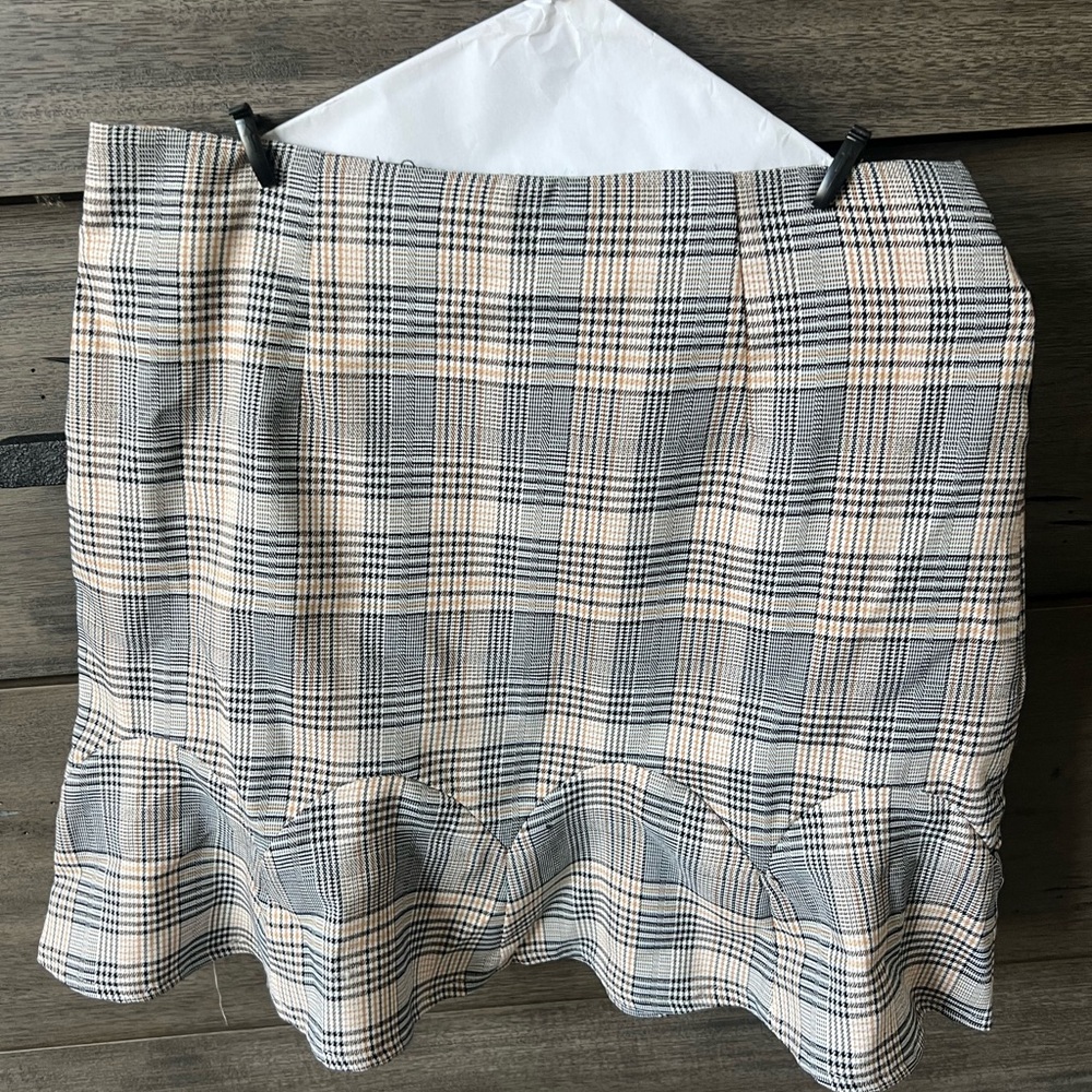 Plaid skirt, ruffle fringe on bottom